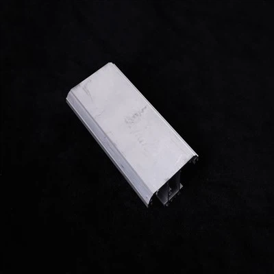 Care sunt strategiile de aprovizionare cu materii prime ale unei fabrici de f...